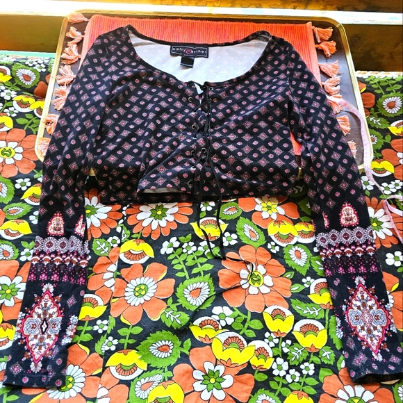 Polly & Esther Retro Crop Top - Picture 2 of 5